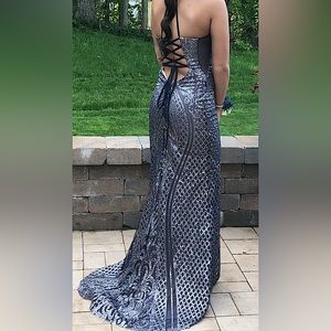 Stunning blue prom dress!